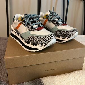 Like new. Gioseppo, colorful tennis shoes. Size 6